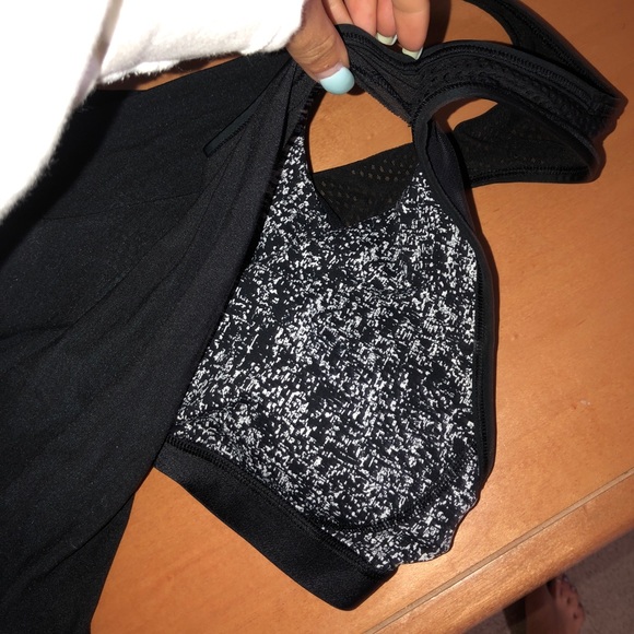 Lulu lemon built in bra tank!! Never worn - Picture 4 of 4